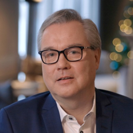 Prof. Daniel König, Penulis bersama kajian